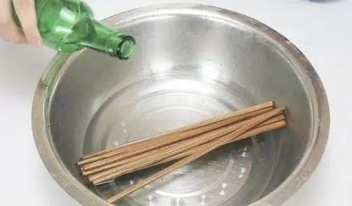 筷子出现霉斑别扔，从家政那学了一个清洁方法(图3)